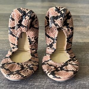 Chic Snakeskin Patterned Women's Loafers